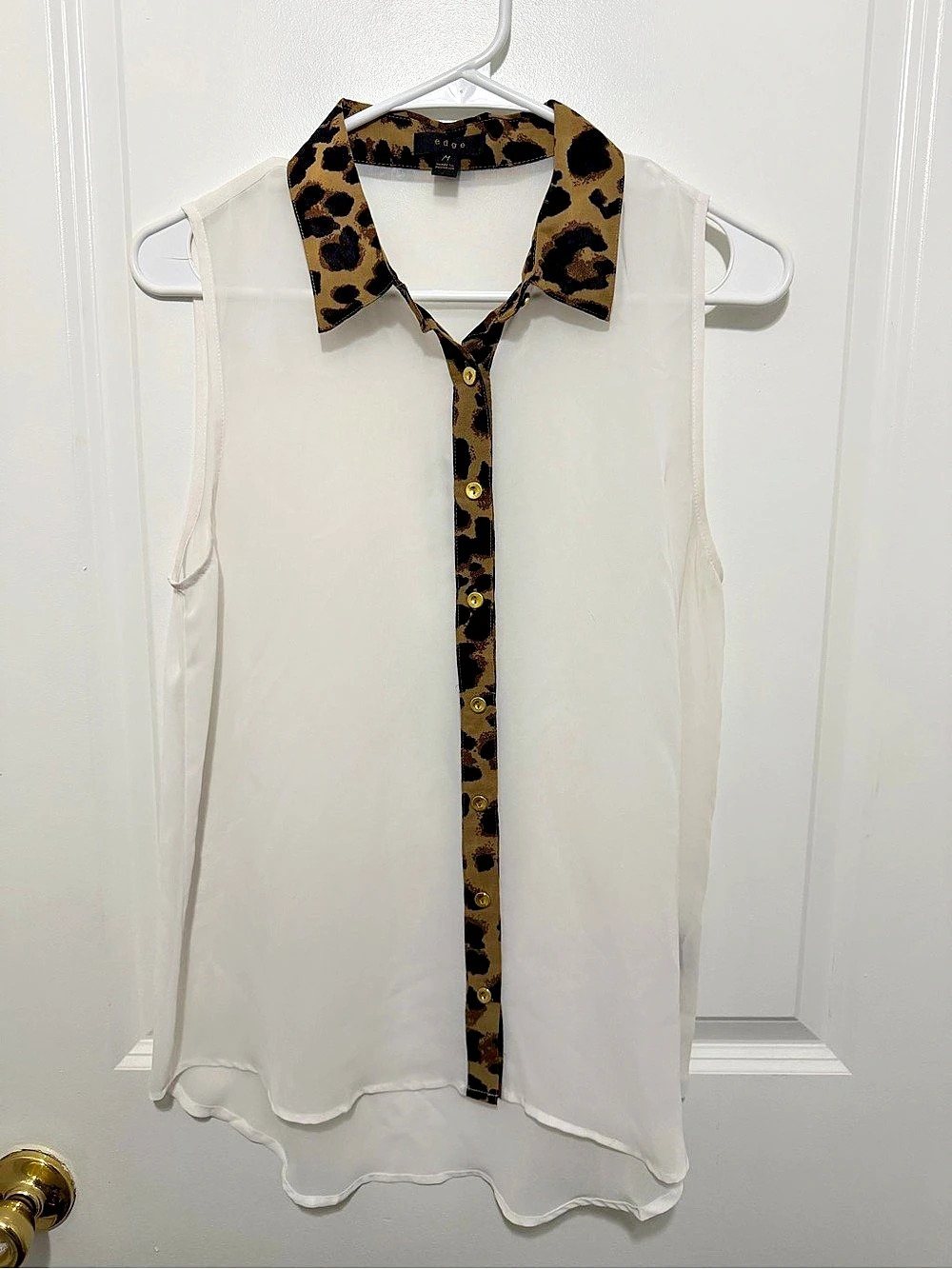 Bebe T34282 Animal Print Trim Sleeveless Blouse in White Size Medium